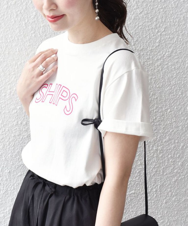 SHIPS for women「《一部追加予約》【WEB限定】 SHIPS ラウンド プリント ロゴ TEE」|Tシャツ・カットソー|