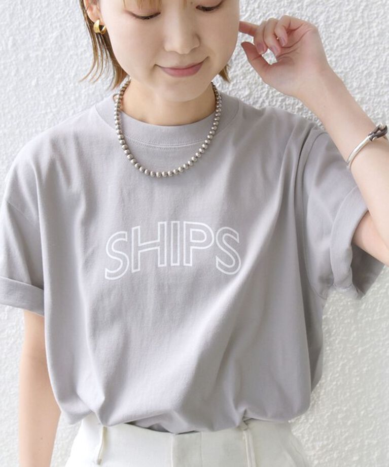 SHIPS for women「《一部追加予約》【WEB限定】 SHIPS ラウンド プリント ロゴ TEE」|Tシャツ・カットソー|ライトグレー