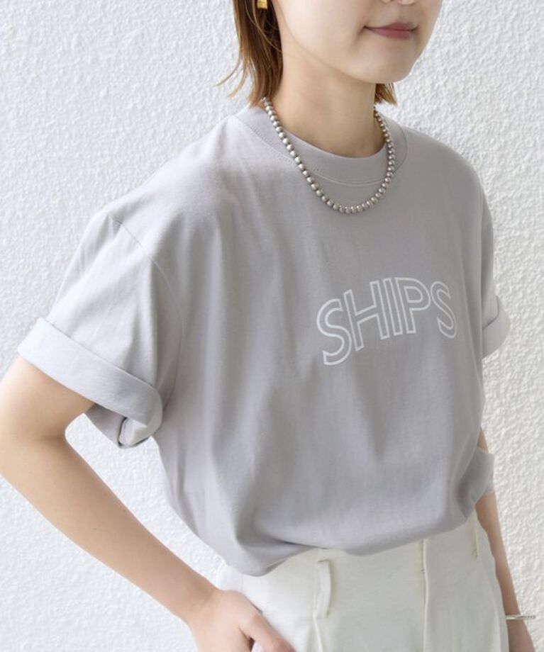SHIPS for women「《一部追加予約》【WEB限定】 SHIPS ラウンド プリント ロゴ TEE」|Tシャツ・カットソー|