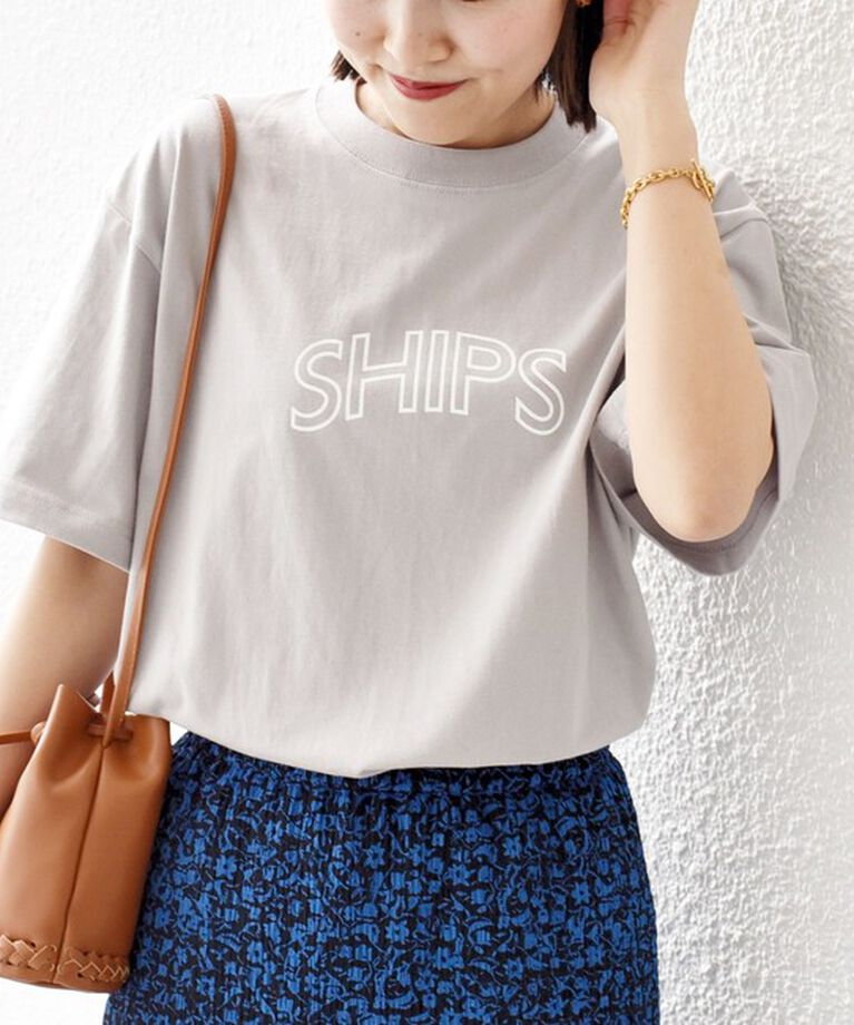 SHIPS for women「《一部追加予約》【WEB限定】 SHIPS ラウンド プリント ロゴ TEE」|Tシャツ・カットソー|