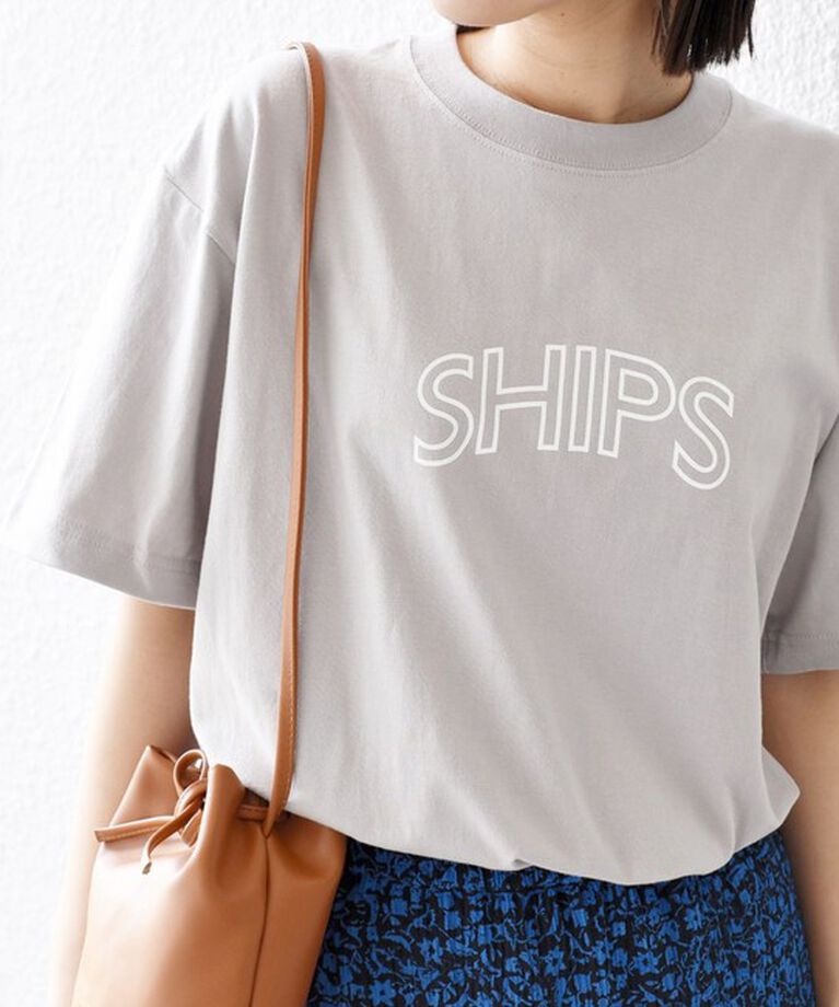 SHIPS for women「《一部追加予約》【WEB限定】 SHIPS ラウンド プリント ロゴ TEE」|Tシャツ・カットソー|