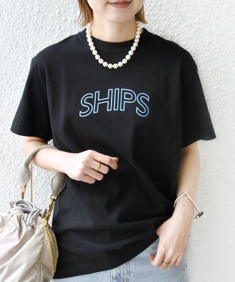 SHIPS for women「《一部追加予約》【WEB限定】 SHIPS ラウンド プリント ロゴ TEE」|Tシャツ・カットソー|ブラック