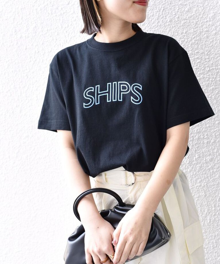 SHIPS for women「《一部追加予約》【WEB限定】 SHIPS ラウンド プリント ロゴ TEE」|Tシャツ・カットソー|