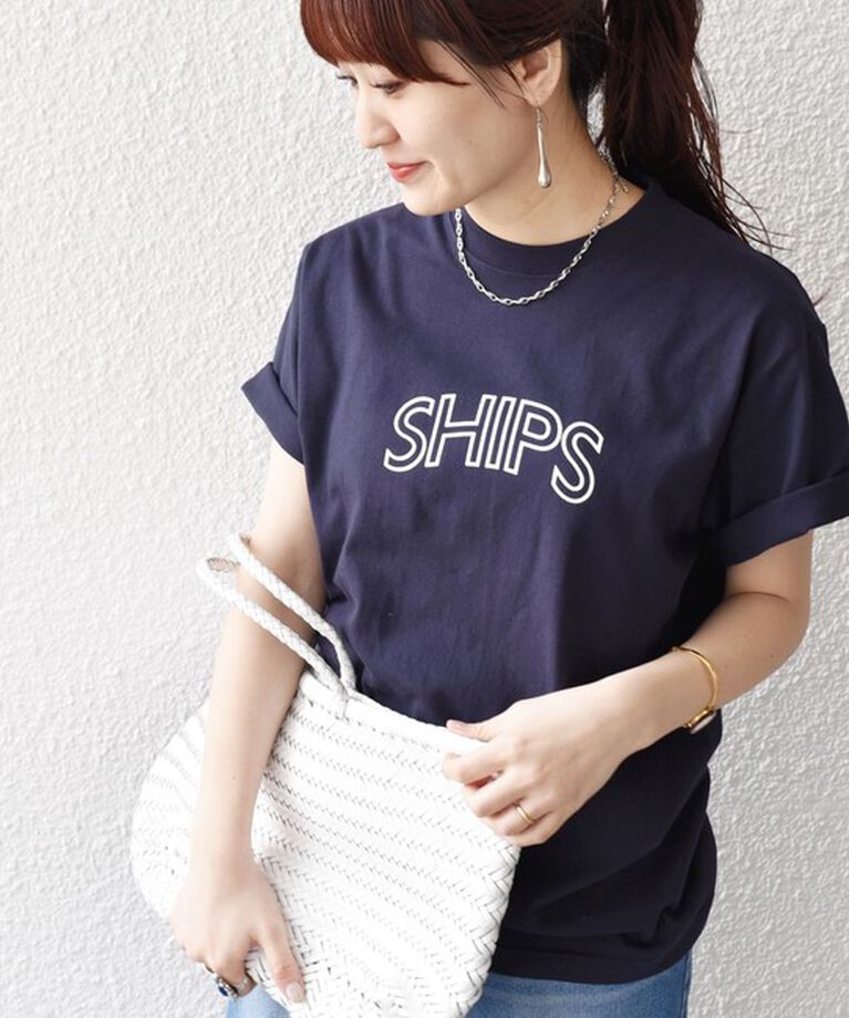 SHIPS for women「《一部追加予約》【WEB限定】 SHIPS ラウンド プリント ロゴ TEE」|Tシャツ・カットソー|