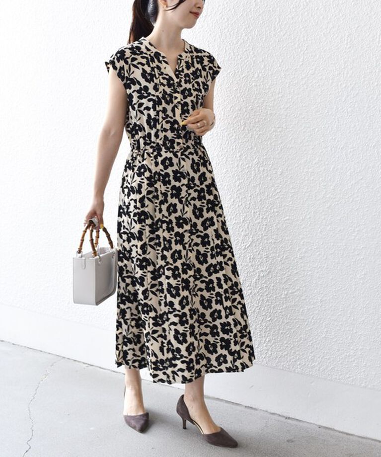 SHIPS for women「【WEB限定】〈洗濯機可能〉ドット 花柄 サイド プリーツ フレンチスリーブ ワンピース」|ワンピース|オフホワイト