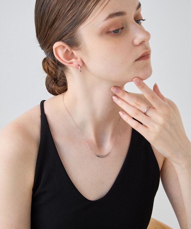 ete「[ONLINE Limited] クレセントムーン ネックレス」|ネックレス|