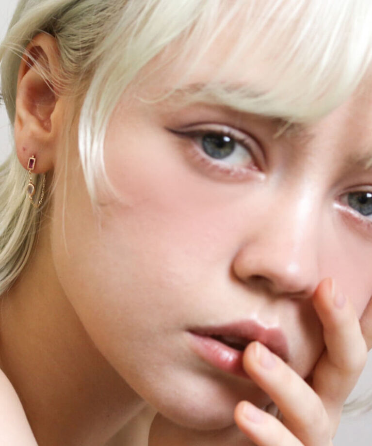  「ロードライトガーネット / ロイヤルブルームーンストーン チェーンフープ ピアス | K10YG」|ピアス|