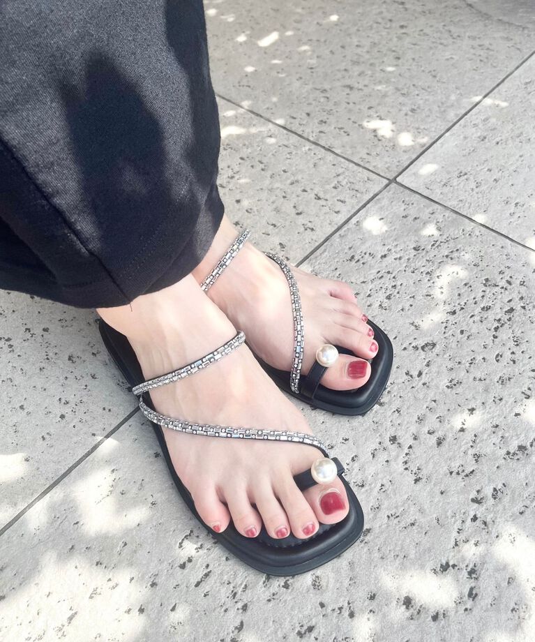 ORiental TRaffic「【トレンド】パールトングフラットサンダル/41246 サンダル」|サンダル|BLACK