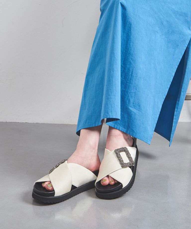 UNITED ARROWS「サテン ビジュー クロス サンダル」|サンダル|OFF WHITE