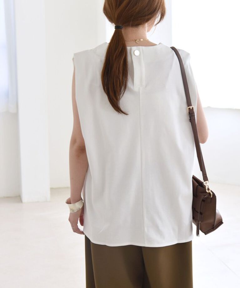 quaranciel「quaranciel:〈多機能/洗濯機可能〉バック ボタン Vネック ノースリーブ TEE」|Tシャツ・カットソー|