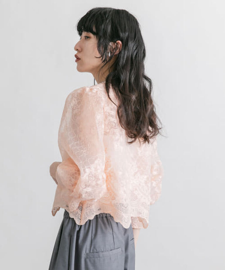  「KBF オーガンジー刺繍クロップドブラウス」|シャツ・ブラウス|