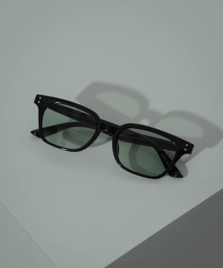 SENSE OF PLACE by URBAN RESEARCH「SENSE OF PLACE スクエアフラットレンズサングラス」|メガネ|BLK×L.GRN
