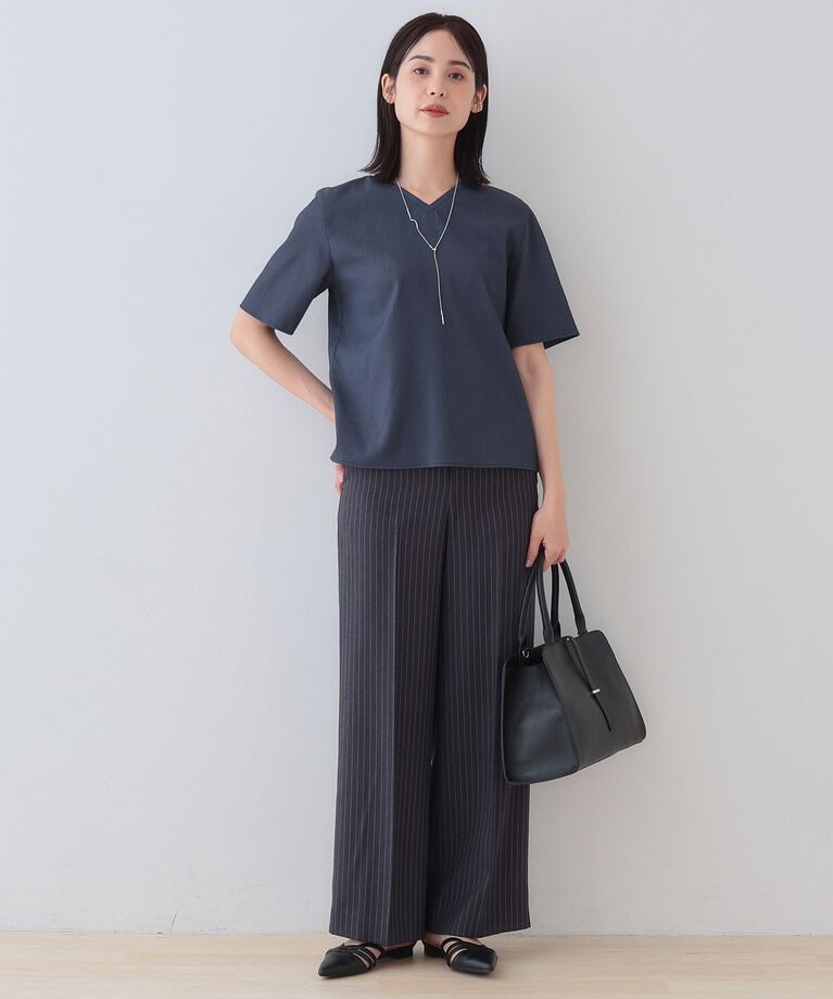 INDIVI「春SALE！【洗える／凹凸素材】シンプルVネックブラウス」|シャツ・ブラウス|