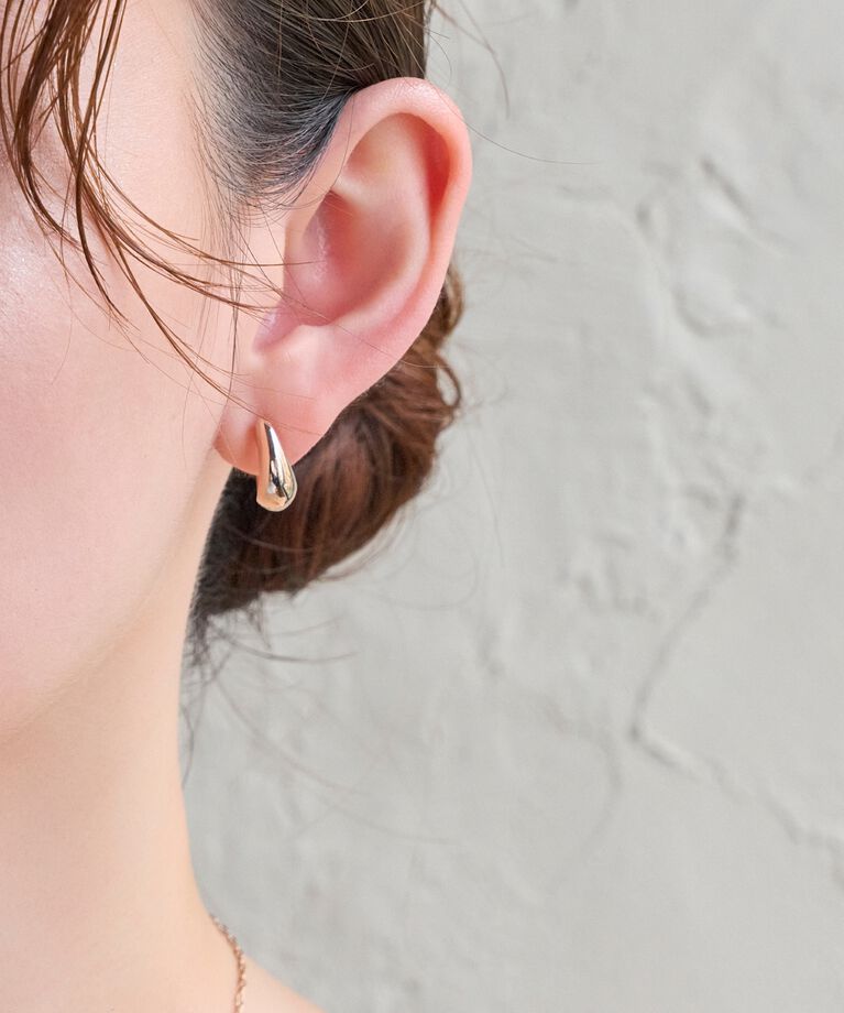 Phoebe「【金属アレルギー対応/痛くないシリーズ】モードループフィットイヤリング　シャンパンゴールド」|イヤリング|