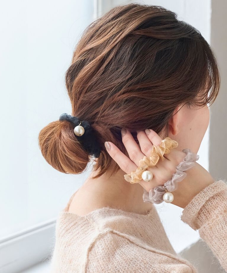 Phoebe「パールシュシュヘアブレス　グレー」|ヘアゴム・シュシュ|