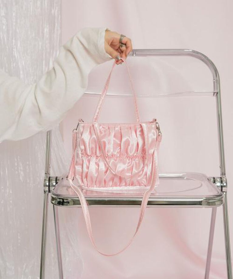  「KBF サテンギャザーハンドBAG」|ハンドバッグ|