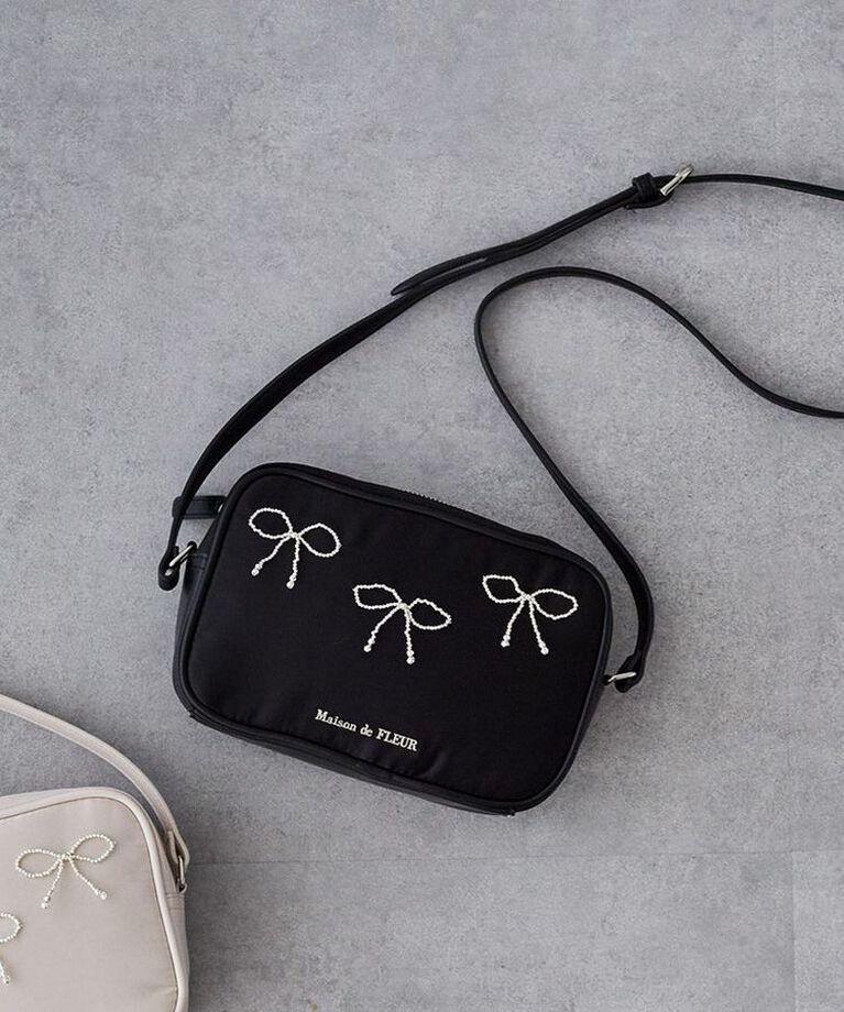 Maison de FLEUR「ビジューリボンスクエアショルダーバッグ」|ショルダー・メッセンジャー|ブラック