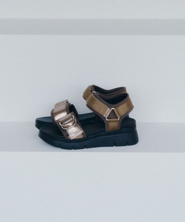 YECCA VECCA「バックルスポーツサンダル」|サンダル|Brown