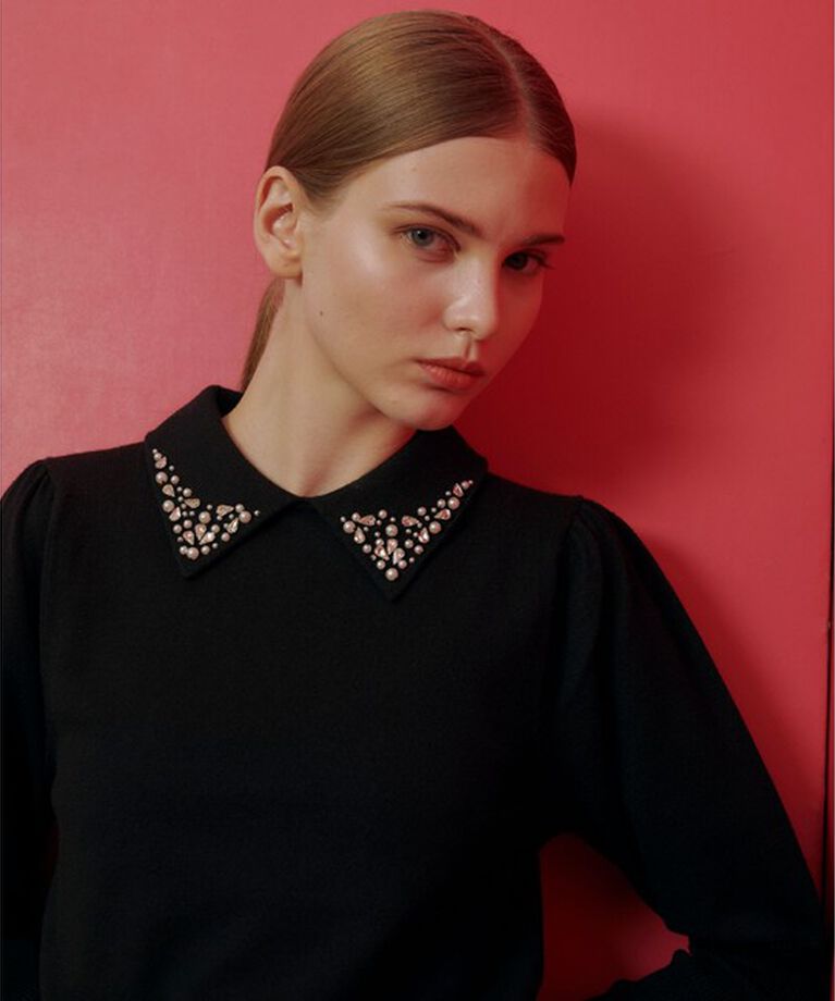 LOULOU WILLOUGHBY「【LOULOU WILLOUGHBY】衿ビジューパフスリーブプルオーバー」|ニット・セーター|ブラック