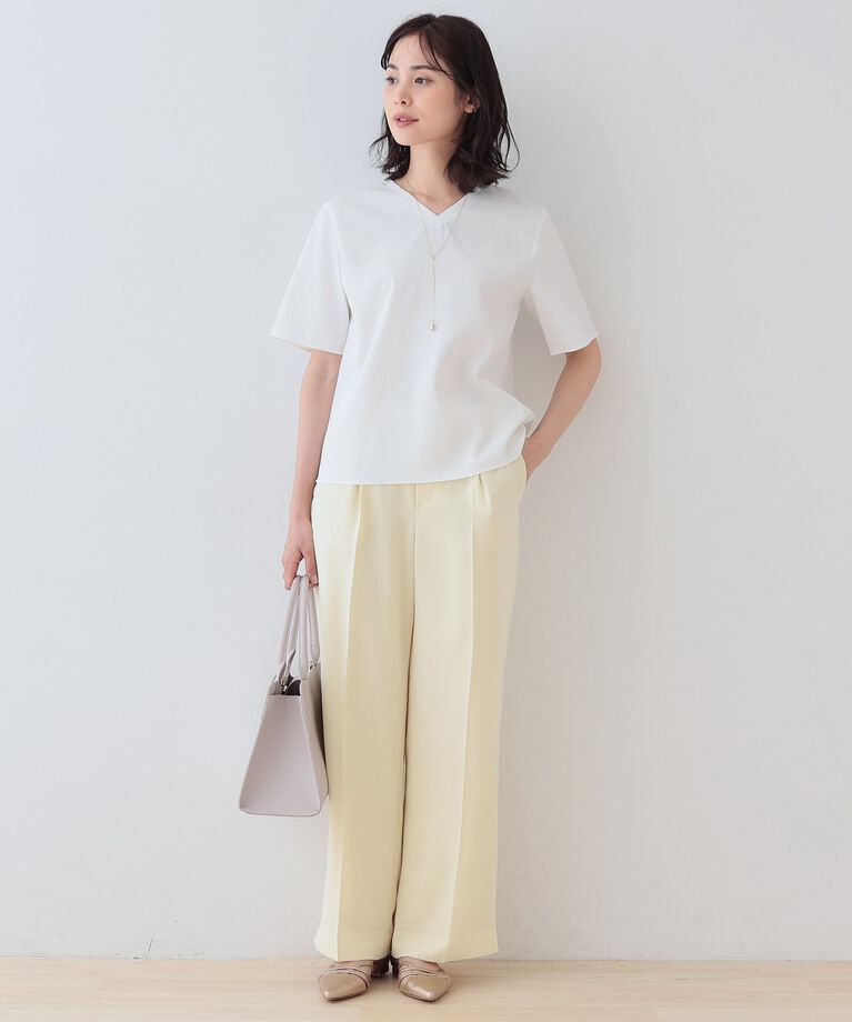 INDIVI「春SALE！【洗える／凹凸素材】シンプルVネックブラウス」|シャツ・ブラウス|