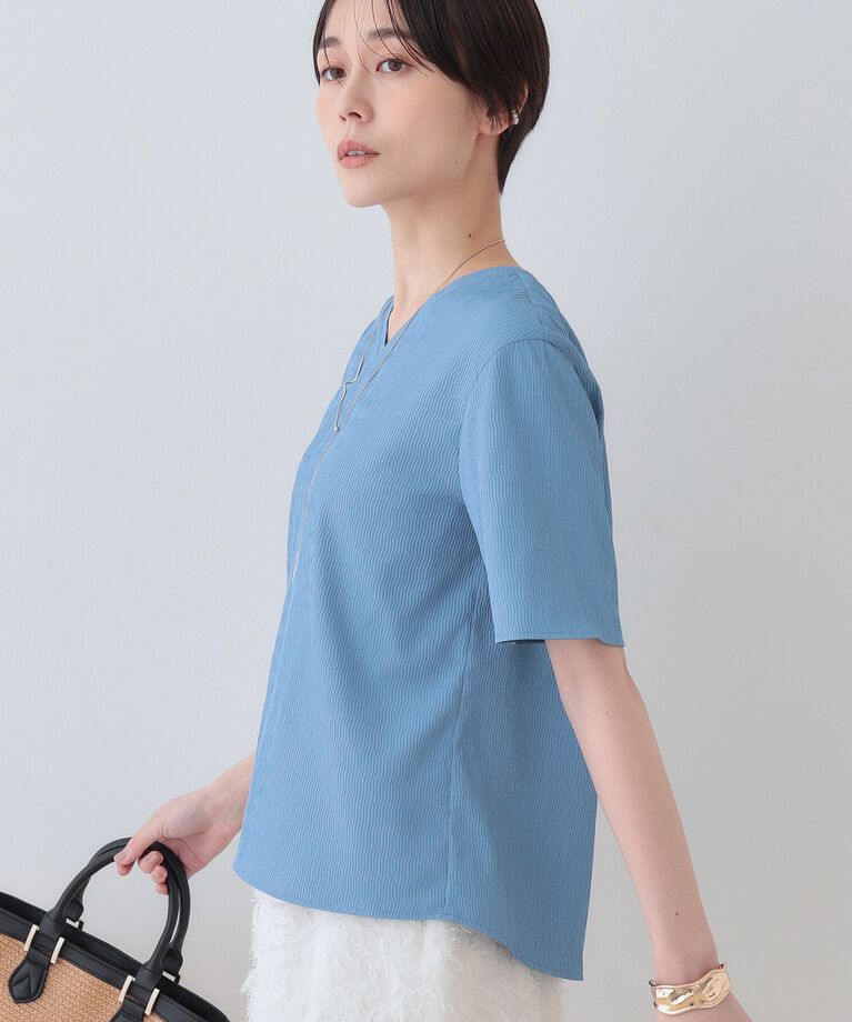 INDIVI「春SALE！【洗える／凹凸素材】シンプルVネックブラウス」|シャツ・ブラウス|