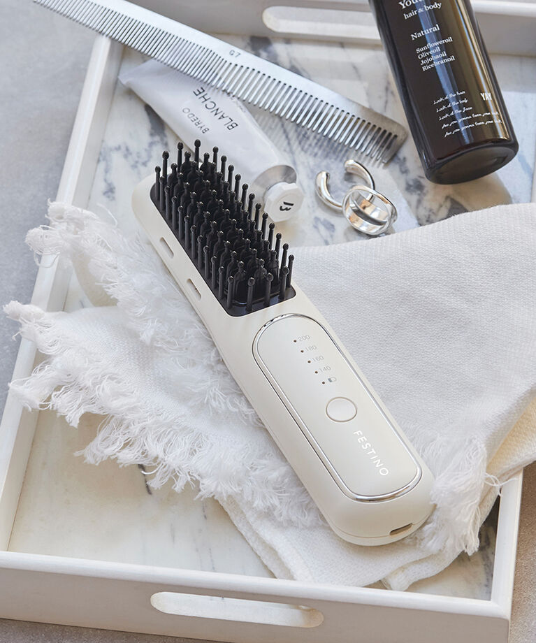 FESTINO「フェスティノ 充電式 スタイリング ヒーターブラシ」|ヘアスタイリング|ホワイト
