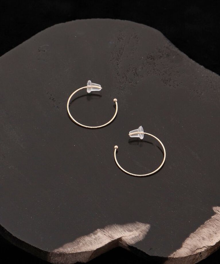 NOLLEY'S「【grace grace/グラスグラス】10K カットワイヤーフープ ピアス」|ピアス|