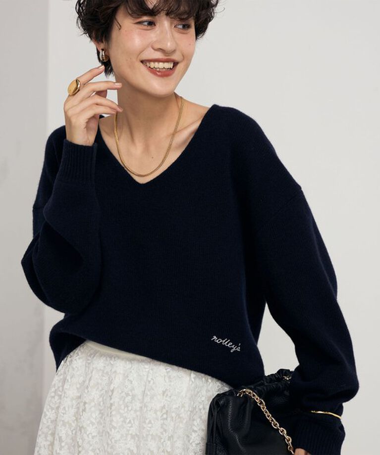 NOLLEY'S「ロゴ刺繍入りVネックプルオーバーニット」|ニット・セーター|ネイビー