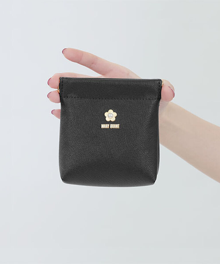 MARY QUANT「サフィアーノパール バネクチポーチ」|ポーチ|ブラック