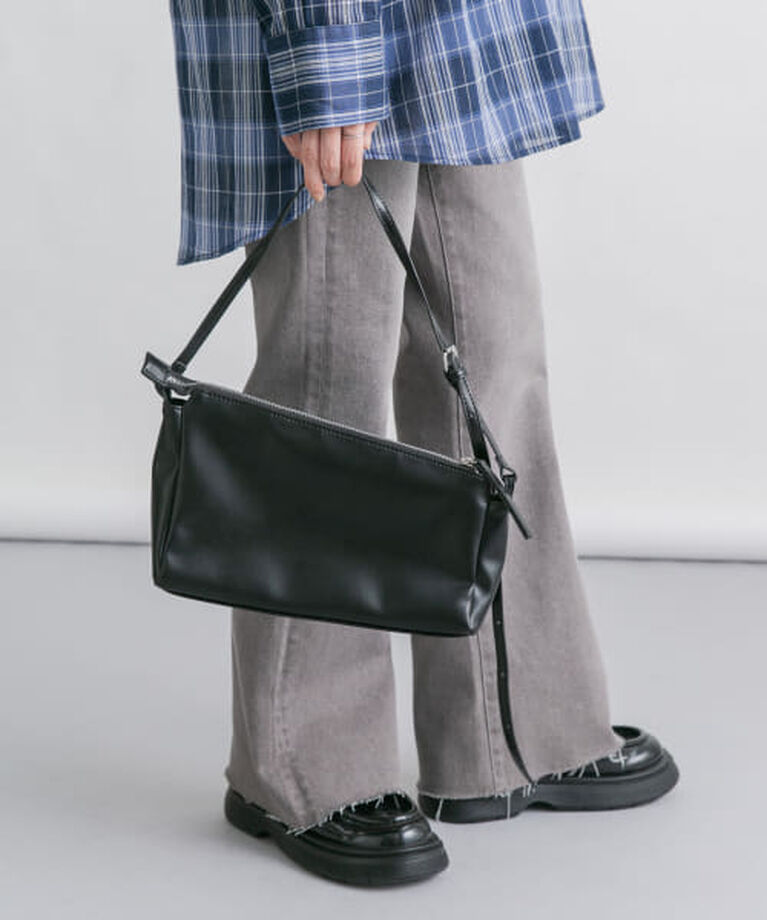  「KBF アシンメトリースリムショルダーBAG」|ショルダー・メッセンジャー|BLACK