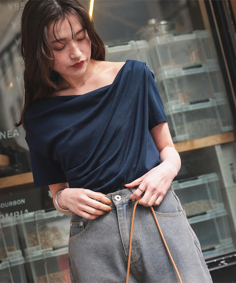 titivate「オフショルダーハーフスリーブTシャツ」|Tシャツ・カットソー|