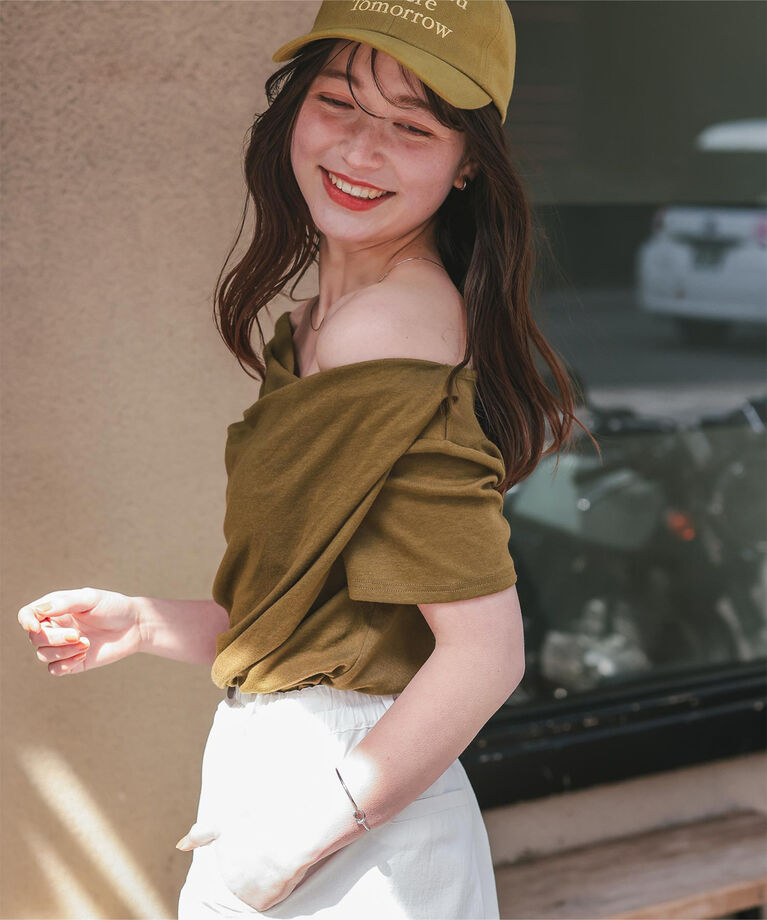 titivate「オフショルダーハーフスリーブTシャツ」|Tシャツ・カットソー|