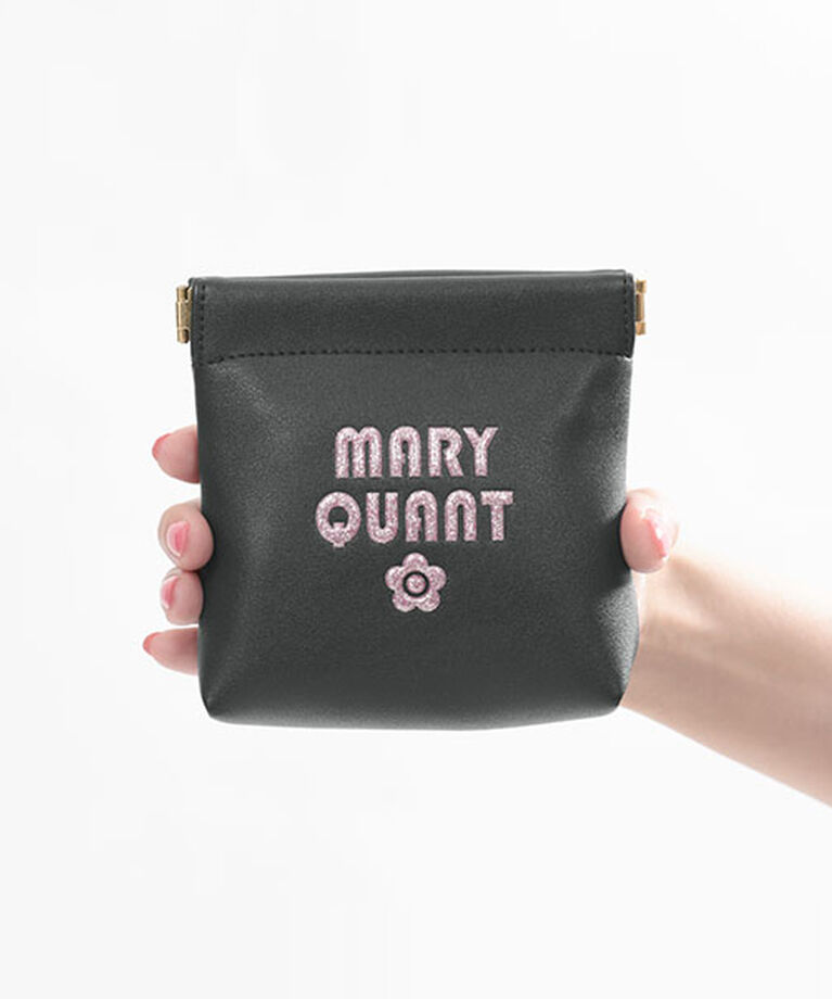 MARY QUANT「グリッターレトロロゴ バネクチポーチ」|ポーチ|ブラック