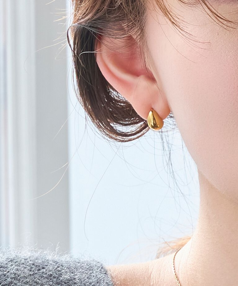 Phoebe「【金属アレルギー対応】プックリハーフフープミニピアス　ゴールド/サージカルステンレス」|ピアス|