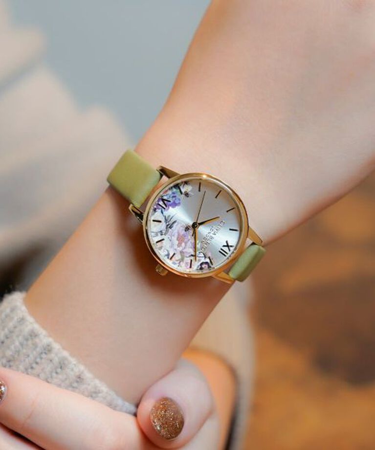 OLIVIA BURTON 「〈OLIVIA BURTON(ｵﾘﾋﾞｱﾊﾞｰﾄﾝ)〉ｼｸﾞﾈﾁｬｰ 30mm ｲﾗｽﾄﾚｲﾃｯﾄﾞ ﾌﾛｰﾗﾙｺﾞｰﾙﾄﾞ＆ｾｰｼﾞｸﾞﾘｰﾝﾚｻﾞｰｽﾄﾗｯﾌﾟ」|腕時計|