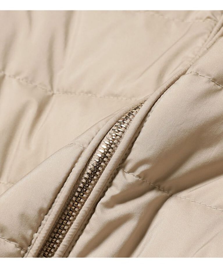 Demi-Luxe BEAMS 「TATRAS / 別注 ACACIA ノーカラー ライトダウンジャケット」|ブルゾン・スタジャン|