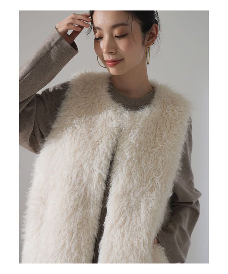 Demi-Luxe BEAMS 「ウェイビー フェイクファー ジレ」|ダウン|IVORY