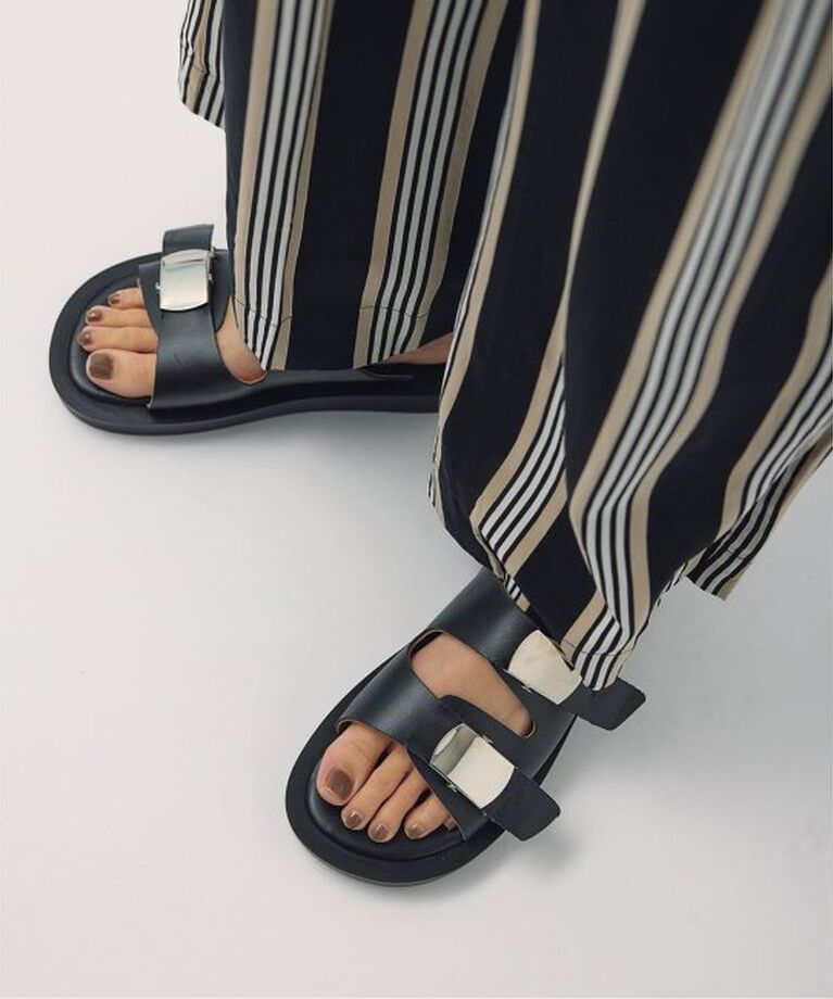 journal standard L'essage「《別注》【CAMINANDO/カミナンド】LEATHER BUCKLE PLATFORM：サンダル」|サンダル|ブラック