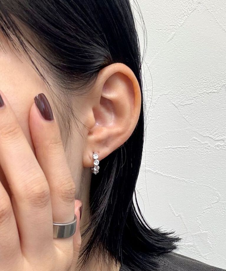 fredy emue「ミディサイズジルコニアリングピアス」|ピアス|