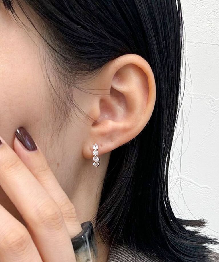 fredy emue「ミディサイズジルコニアリングピアス」|ピアス|