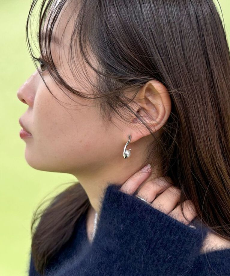 fredy emue「メタルJカールパールピアス」|ピアス|