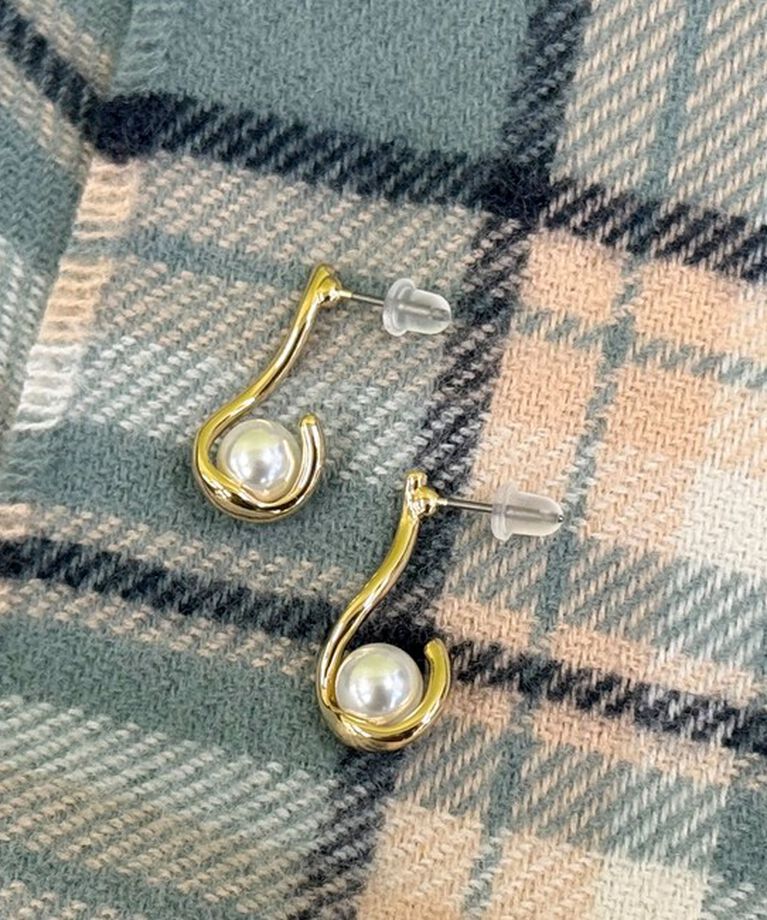 fredy emue「メタルJカールパールピアス」|ピアス|