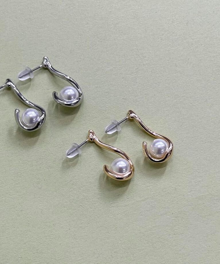 fredy emue「メタルJカールパールピアス」|ピアス|