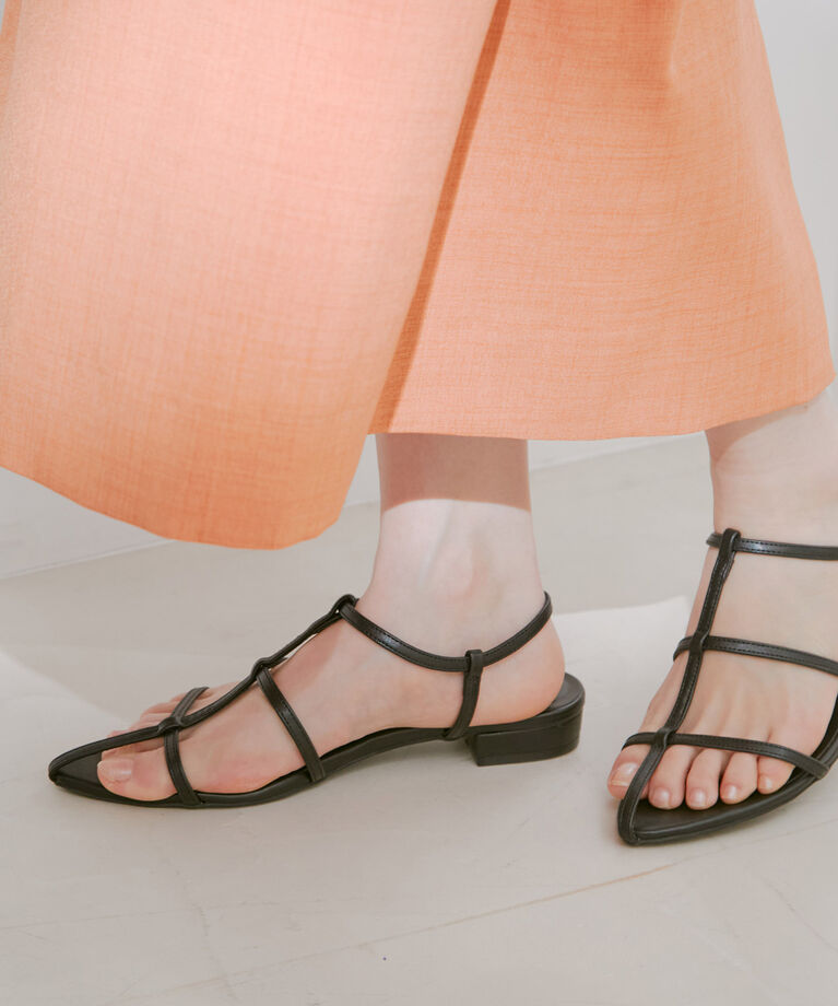 Juze「ボーンアンクルストラップフラットサンダル」|サンダル|
