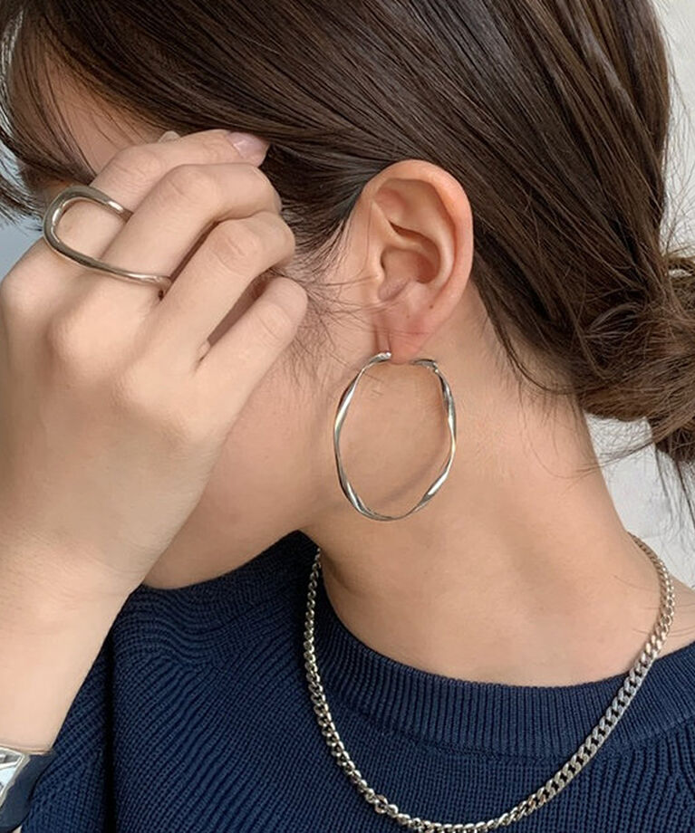  「ヒネリフープピアス」|ピアス|
