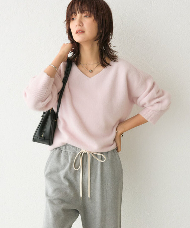  「【やわらかな着心地】ヘアリーラグランVネックニット」|ニット・セーター|