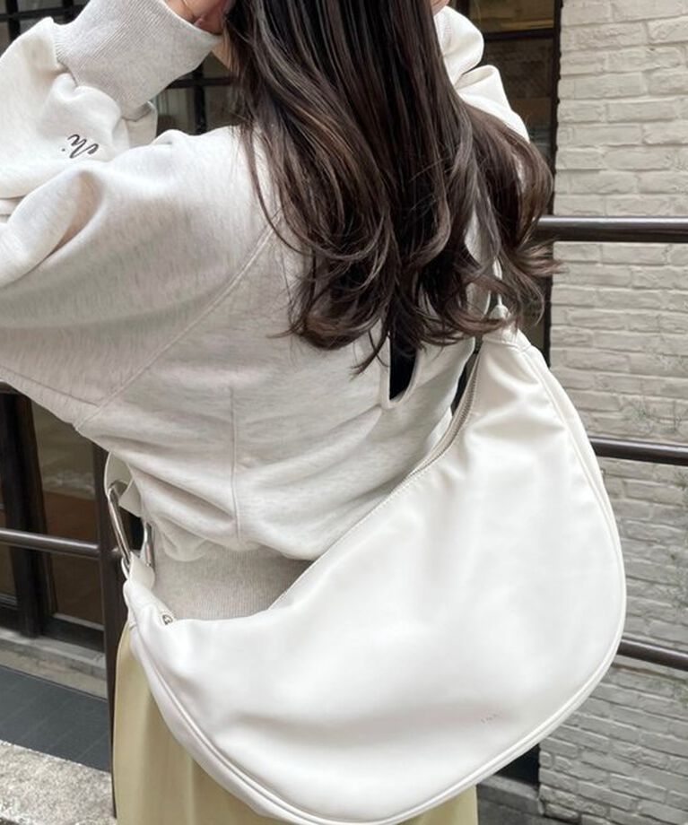  「【再入荷！】loti ワンショルダークロワッサンBAG」|トートバッグ|オフホワイト