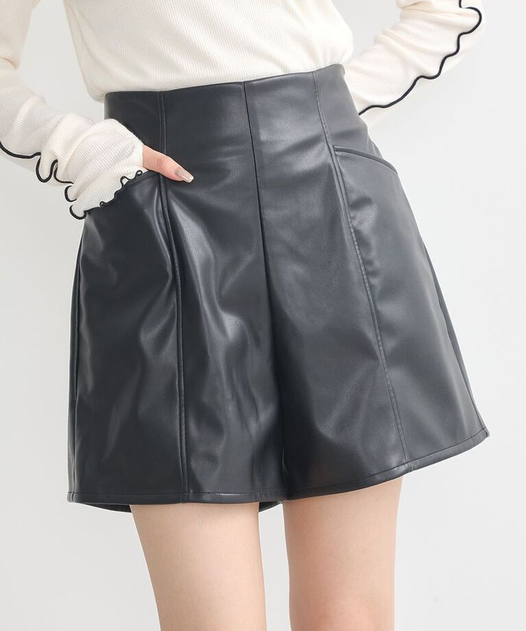 earth music&ecology「シンセティックレザーショートパンツ」|その他|ブラック