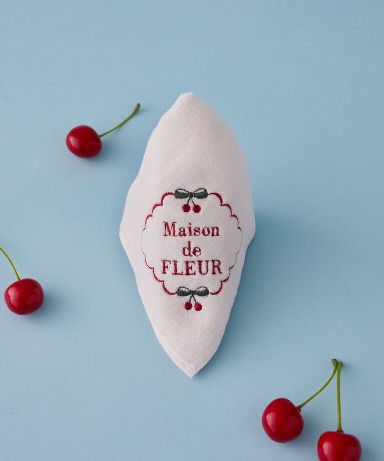 Maison de FLEUR「チェリー刺繍タオルハンカチ」|ハンカチ|