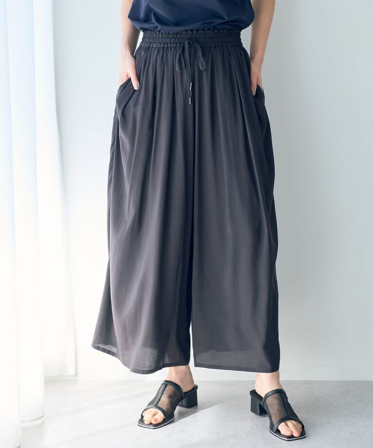 YECCA VECCA「シルキータックワイドパンツ」|その他|Charcoal Gray